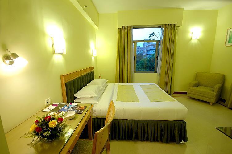 The Senator Hotel 콜카타 외부 사진