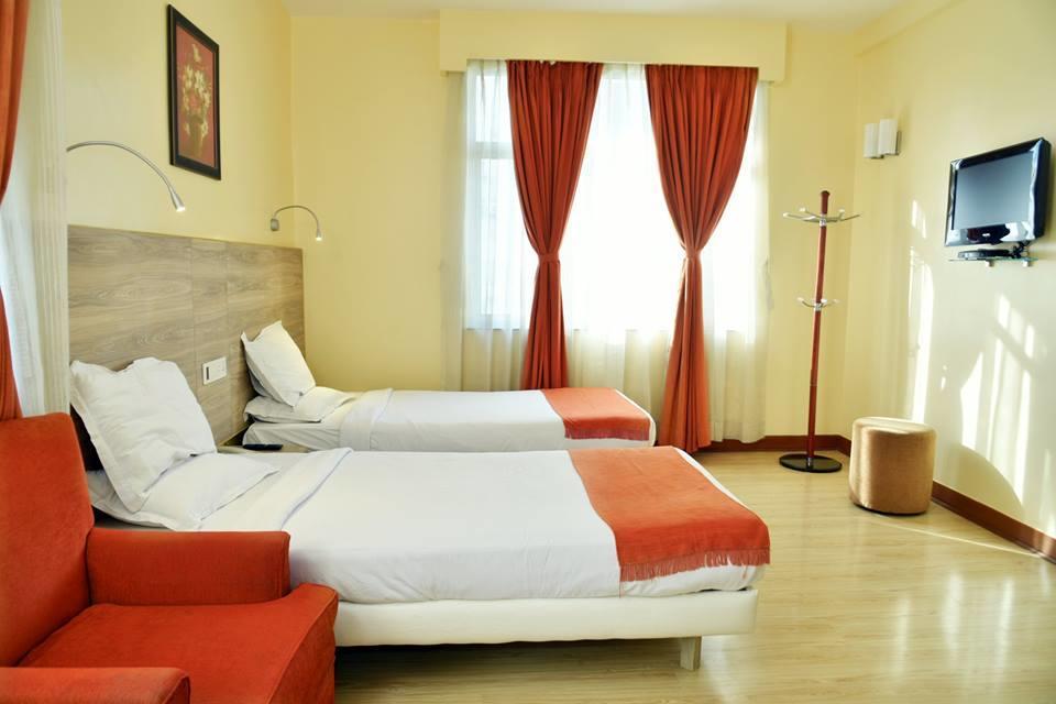 The Senator Hotel 콜카타 외부 사진