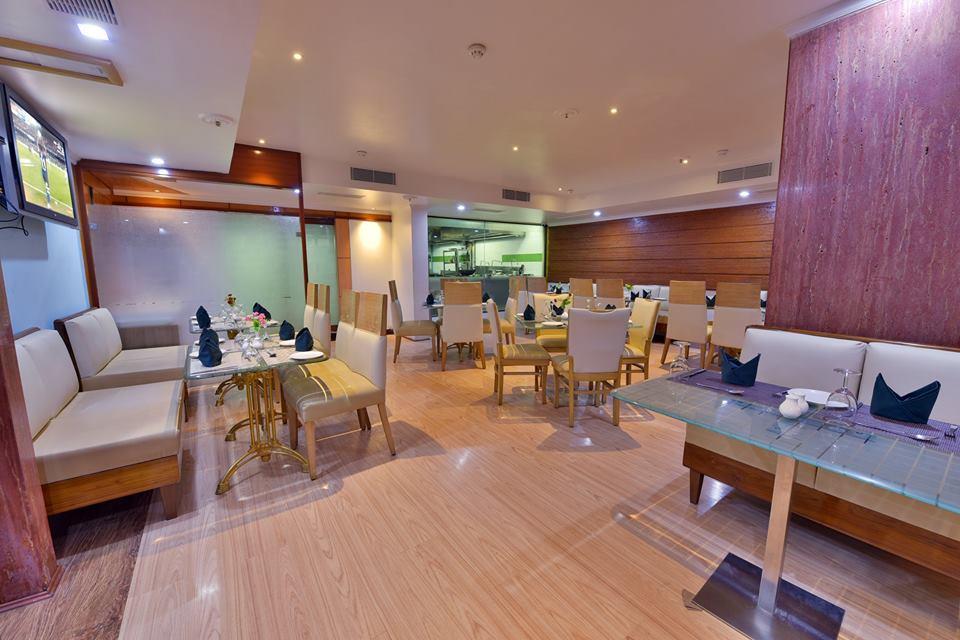 The Senator Hotel 콜카타 외부 사진