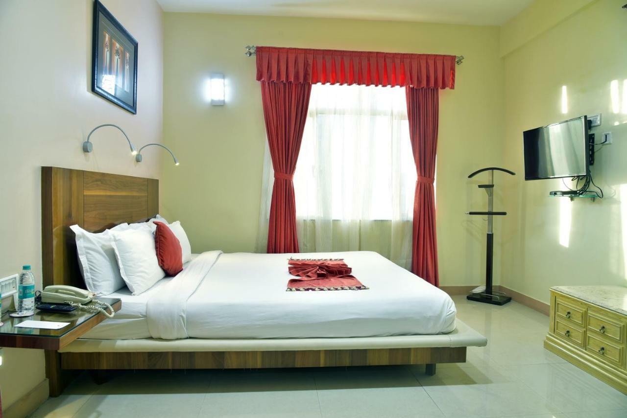 The Senator Hotel 콜카타 외부 사진