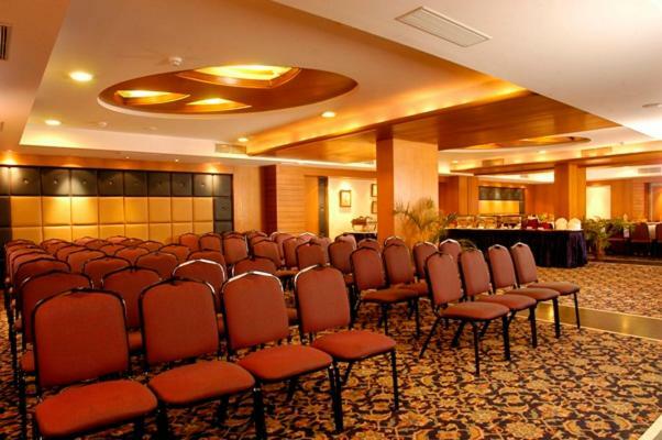 The Senator Hotel 콜카타 외부 사진